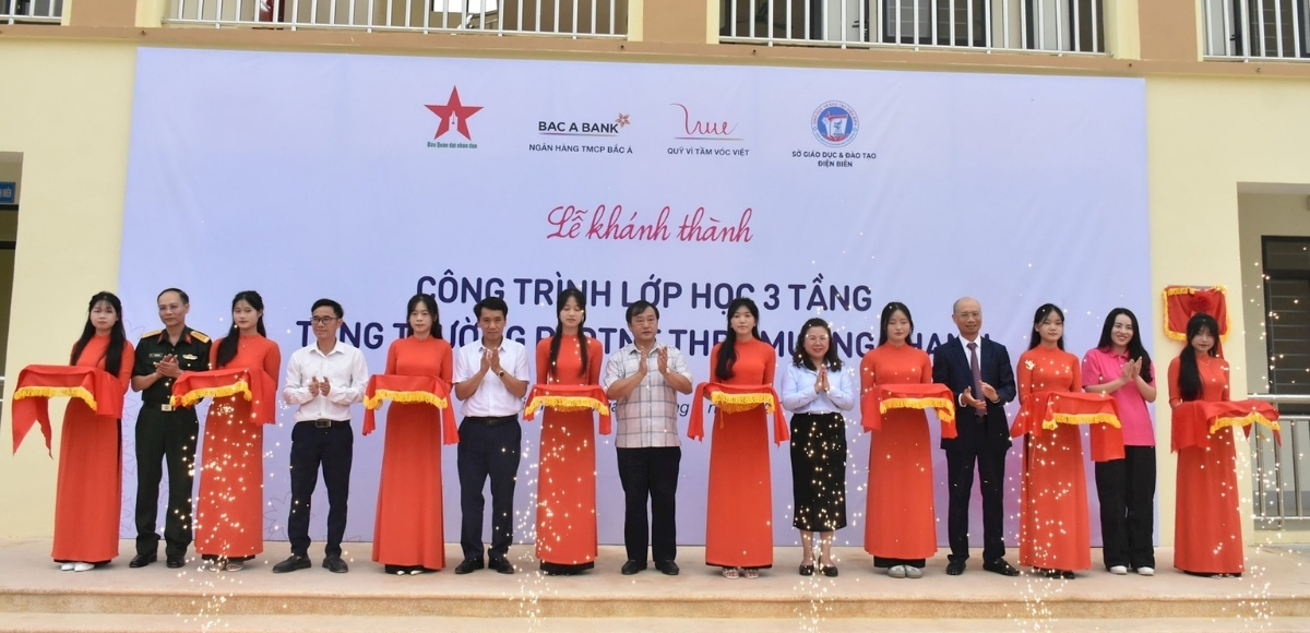 Từ cánh đồng đến lớp học 3 tầng: Niềm vui mới của thầy, trò Mường Thanh